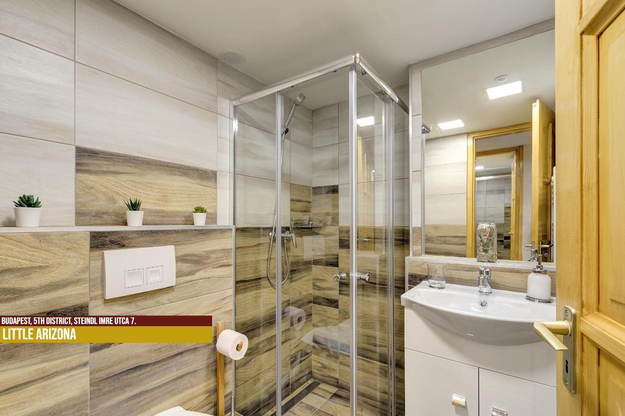 Little Americas Parliament Apartments Budapest Bagian luar foto