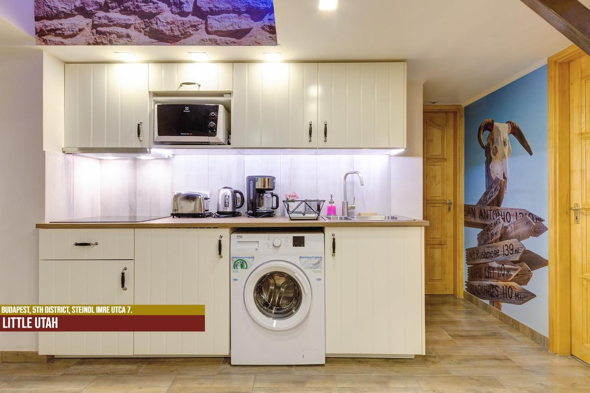 Little Americas Parliament Apartments Budapest Bagian luar foto