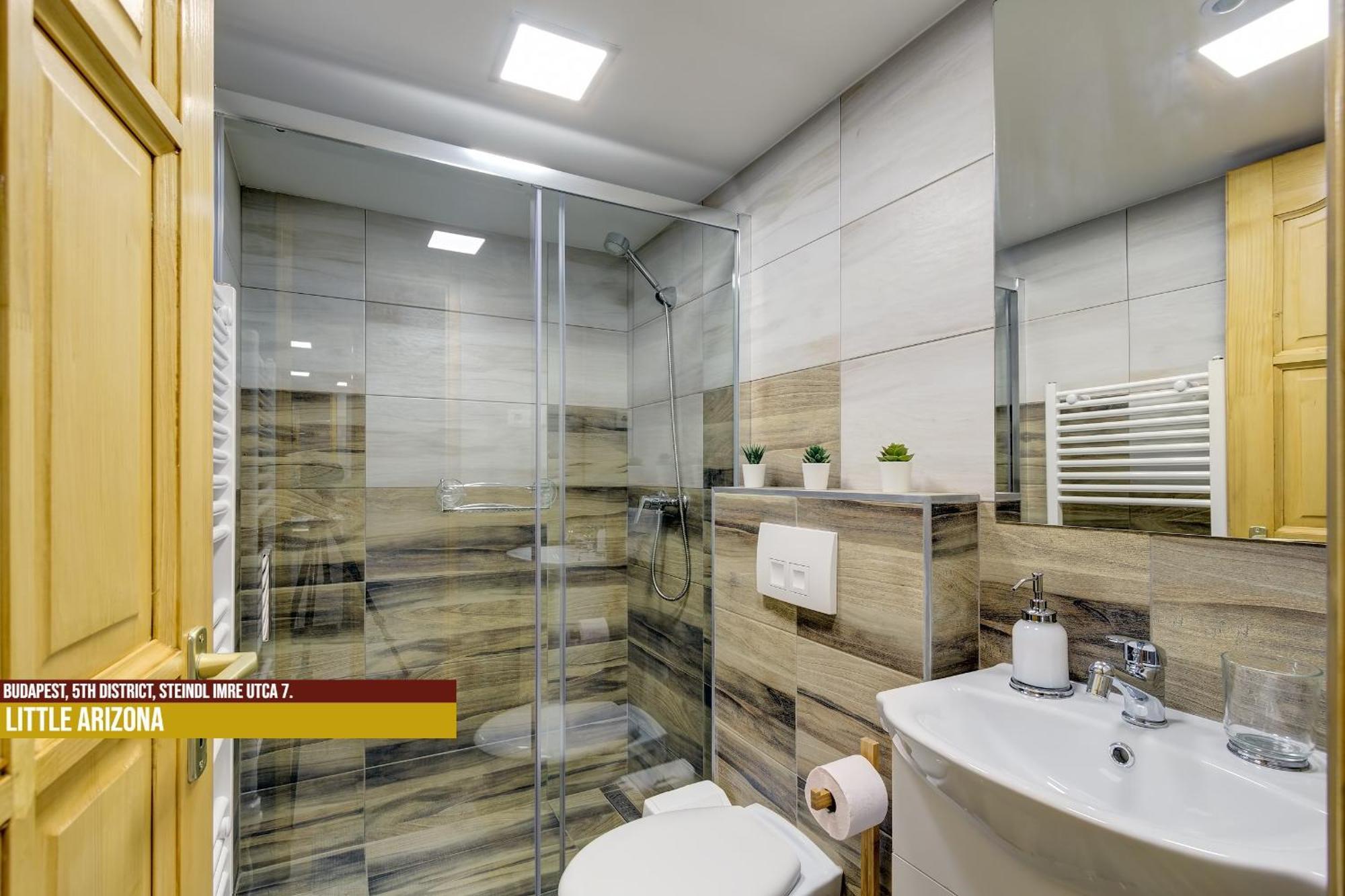 Little Americas Parliament Apartments Budapest Bagian luar foto