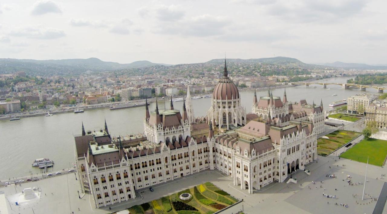 Little Americas Parliament Apartments Budapest Bagian luar foto